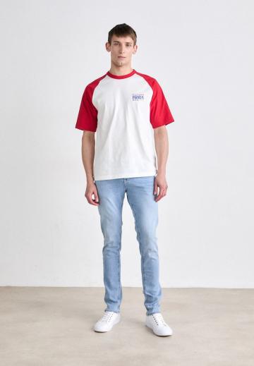 Узкие джинсы