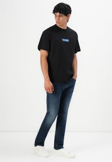 Узкие джинсы