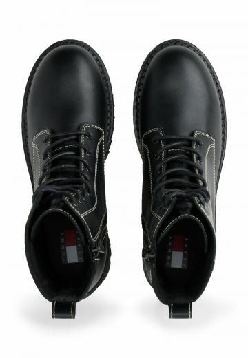 Ботинки на шнуровке