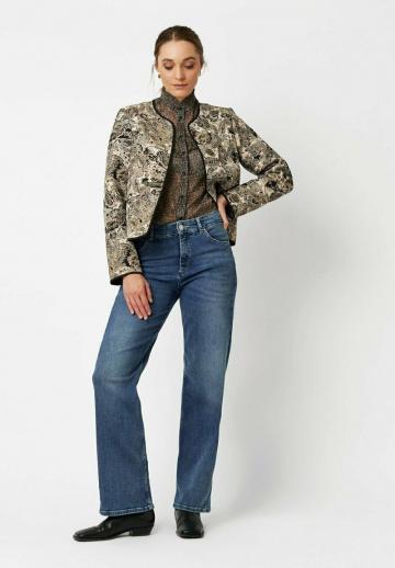 Прямые джинсы