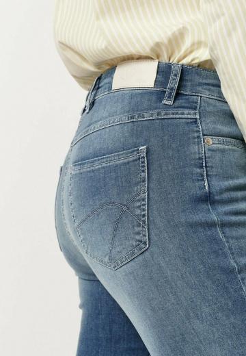 Короткие джинсы