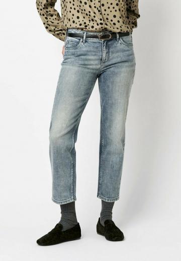 Короткие джинсы