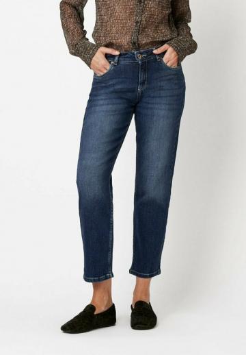 Короткие джинсы
