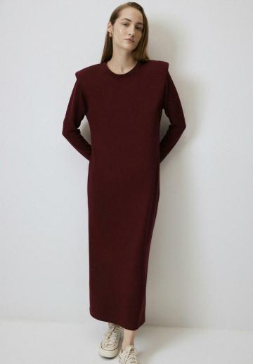 Вязаное платье