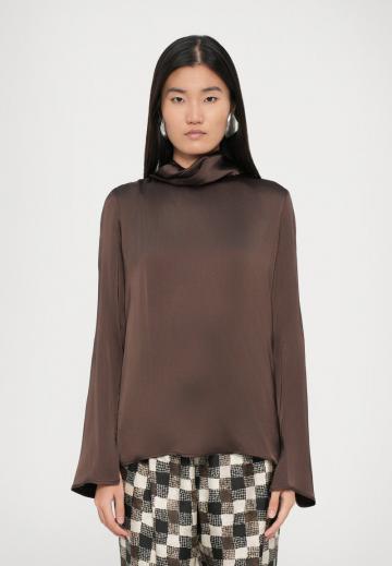 Атласная блузка