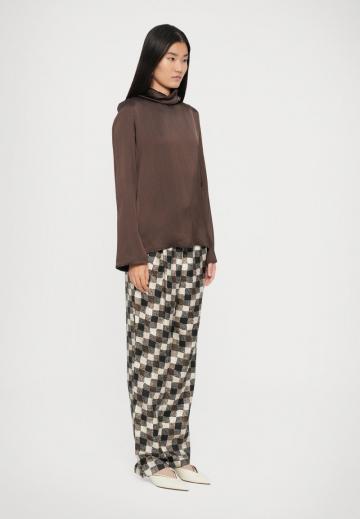 Атласная блузка