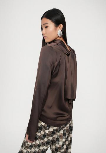 Атласная блузка