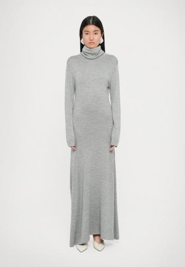 Вязаное платье