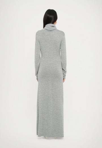 Вязаное платье