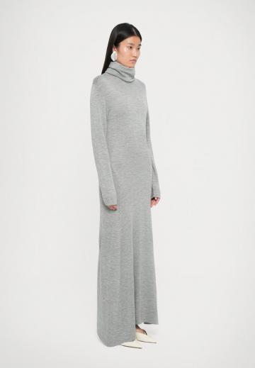 Вязаное платье