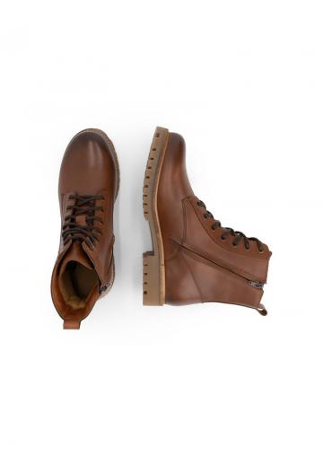 Ботинки на шнуровке