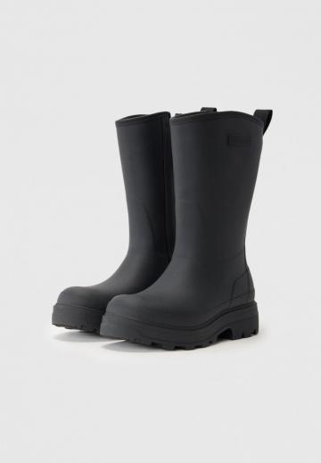 Резиновые сапоги