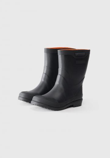 Резиновые сапоги