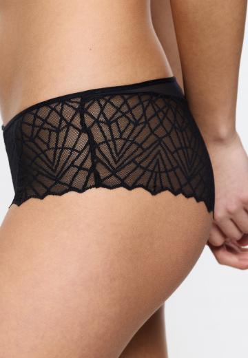 Трусы на бедрах