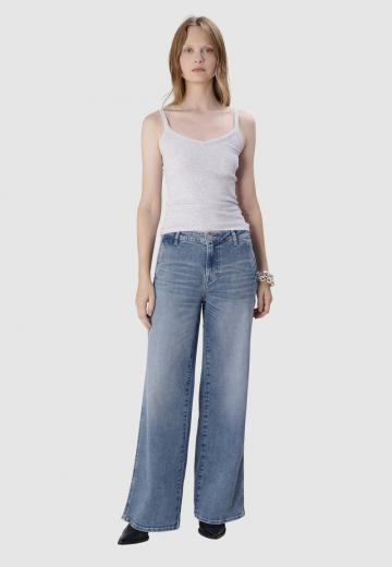 Топ на бретельках