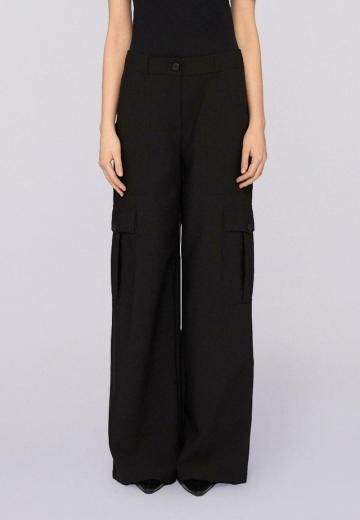 Брюки с накладными карманами