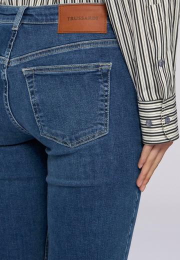 Клешеные брюки