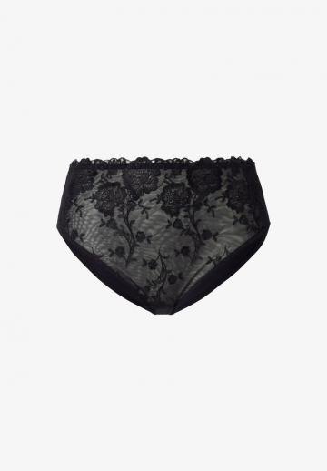 Трусы на бедрах