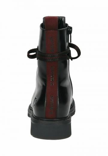 Ботинки на шнуровке