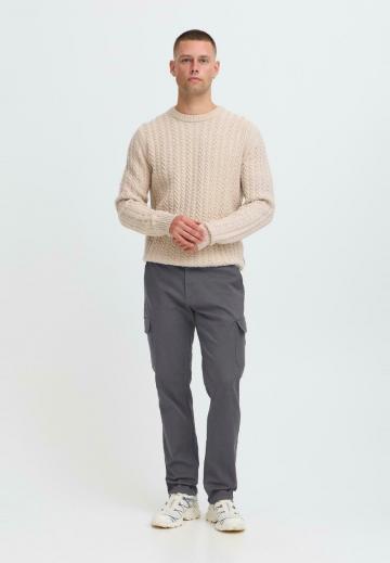 Брюки с накладными карманами