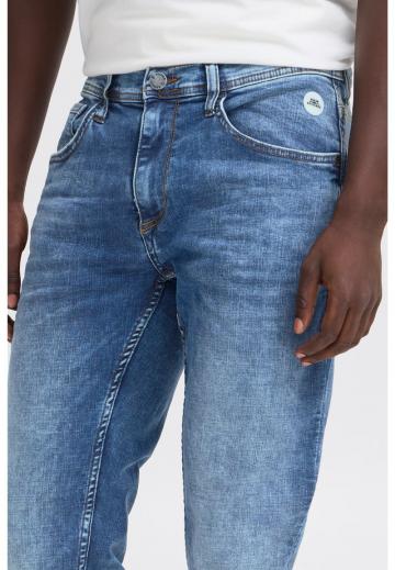 Узкие джинсы