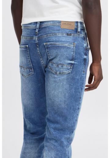 Узкие джинсы