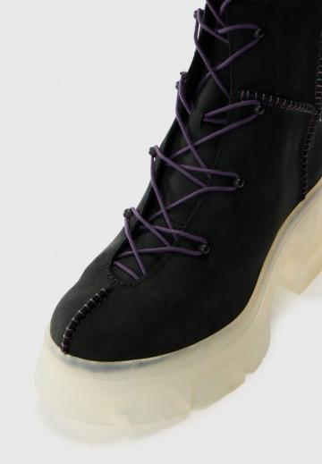 Ботинки на шнуровке