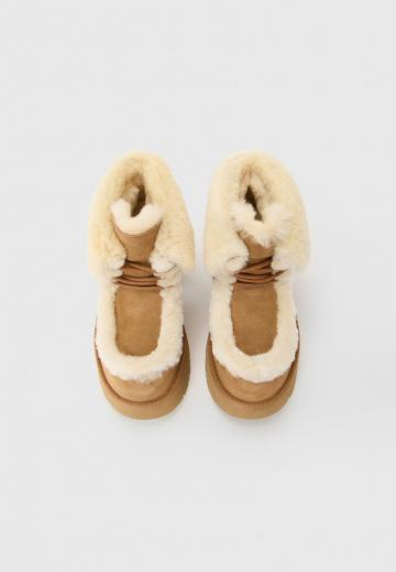 Ботинки на шнуровке