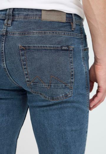 Узкие джинсы