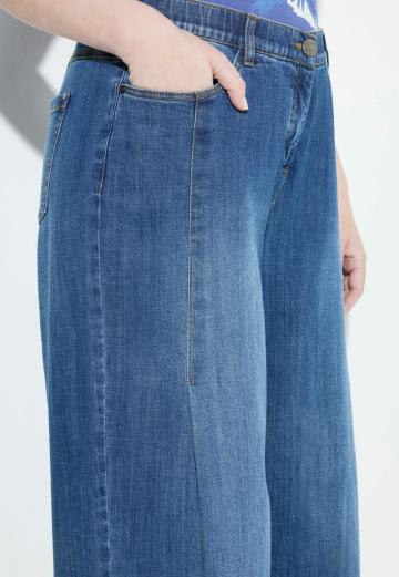 Прямые джинсы