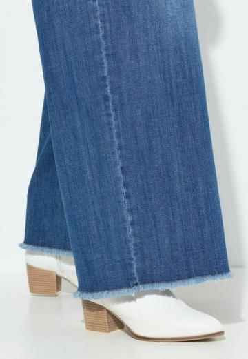 Прямые джинсы