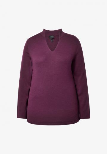 Пуловер с вырезом V