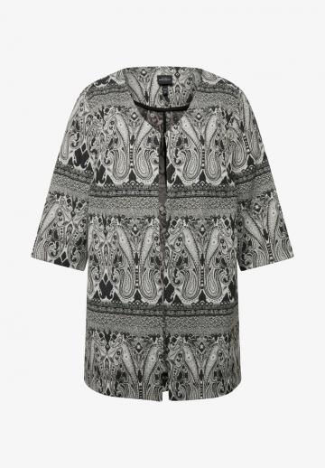 Длинный жилет