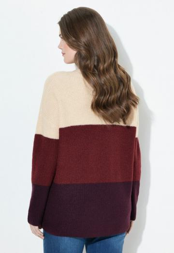 Пуловер в полоску