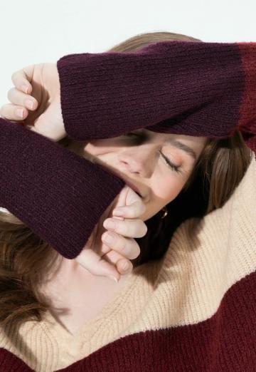 Пуловер в полоску