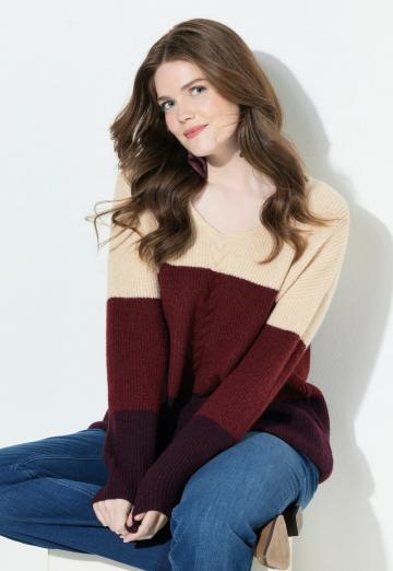 Пуловер в полоску