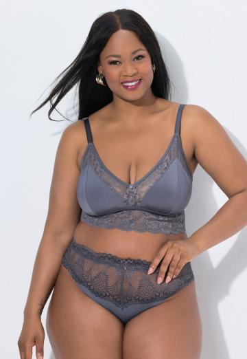 Трусы на бедрах