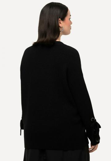 Пуловер с вырезом V