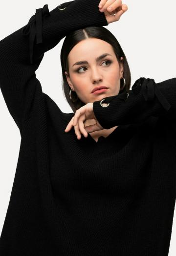 Пуловер с вырезом V