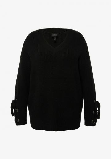 Пуловер с вырезом V