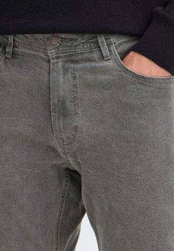 Узкие джинсы