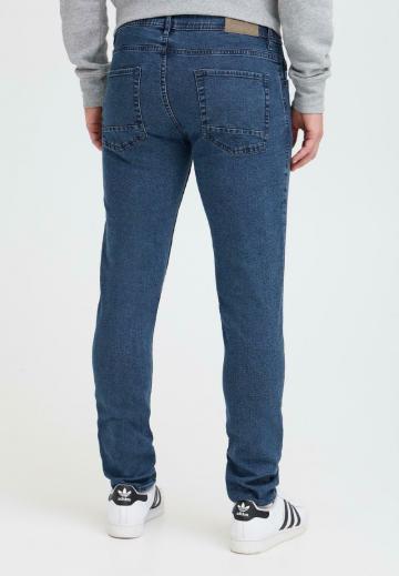 Узкие джинсы