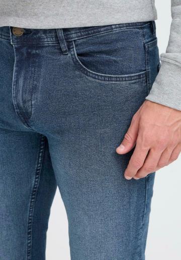 Узкие джинсы