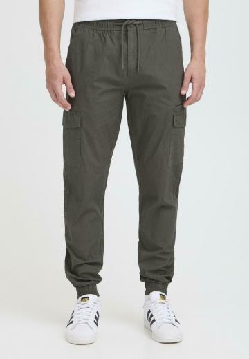 Брюки с накладными карманами