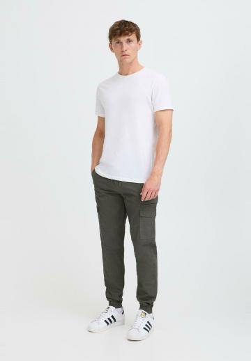 Брюки с накладными карманами