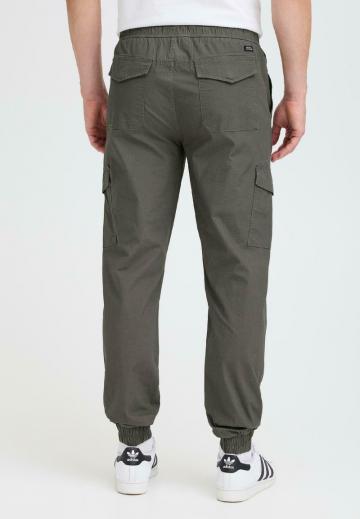 Брюки с накладными карманами