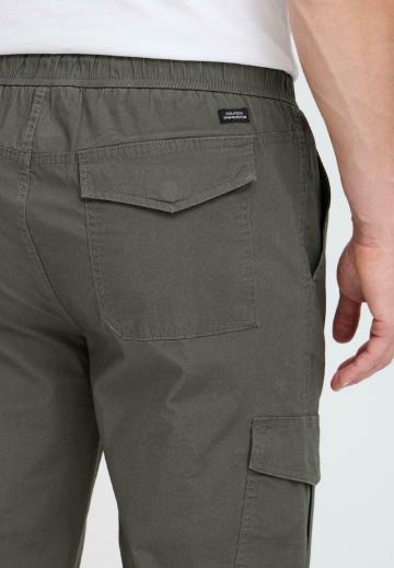 Брюки с накладными карманами
