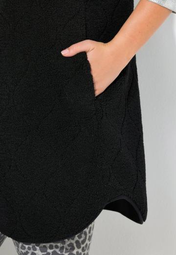 Длинный жилет