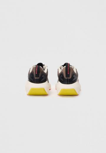 Тренировочные кроссовки