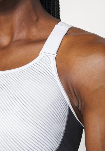 Спортивный бюстгальтер